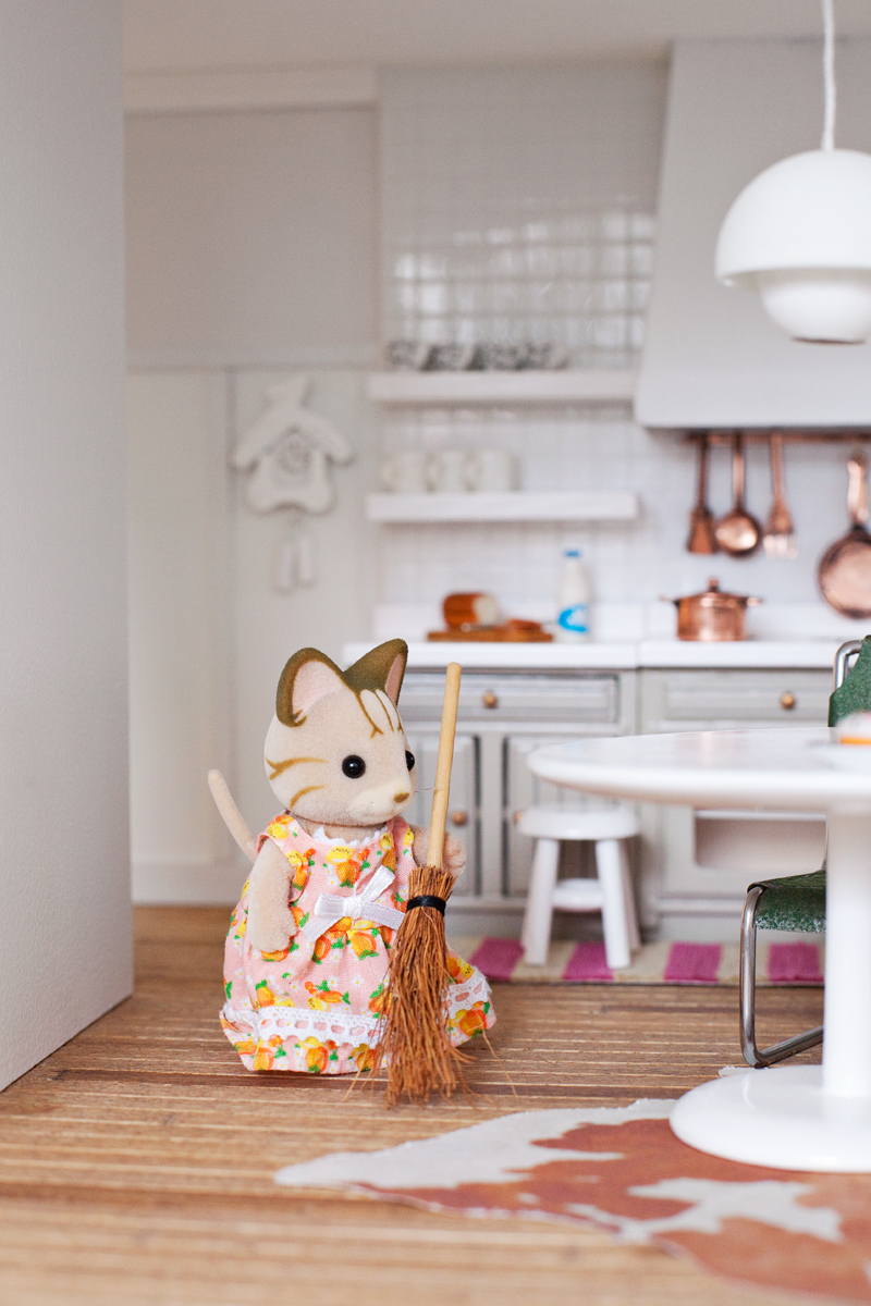 Modern Dollhouse Miniature Kitchen Calico Critters