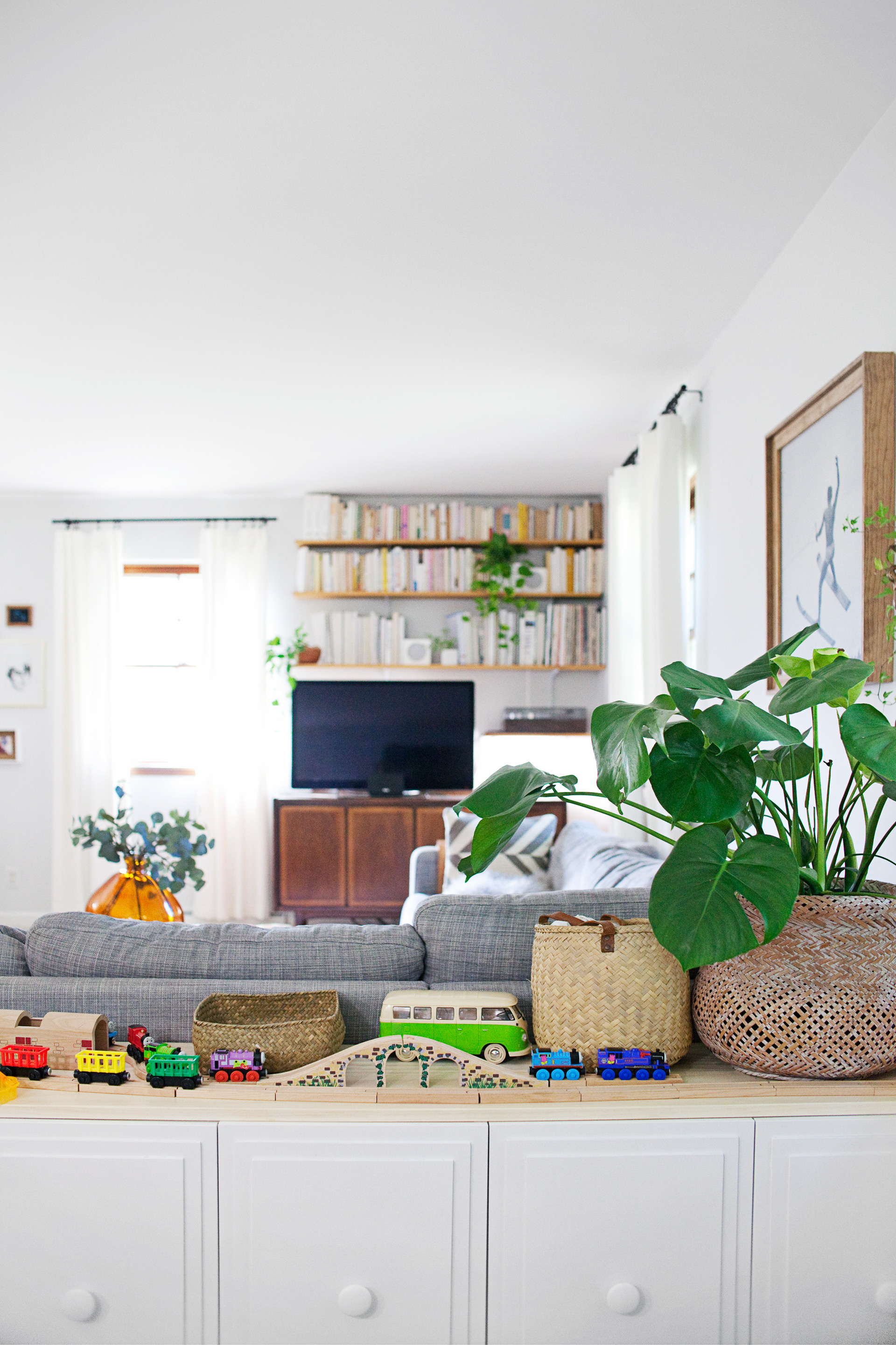 mandimakes living room