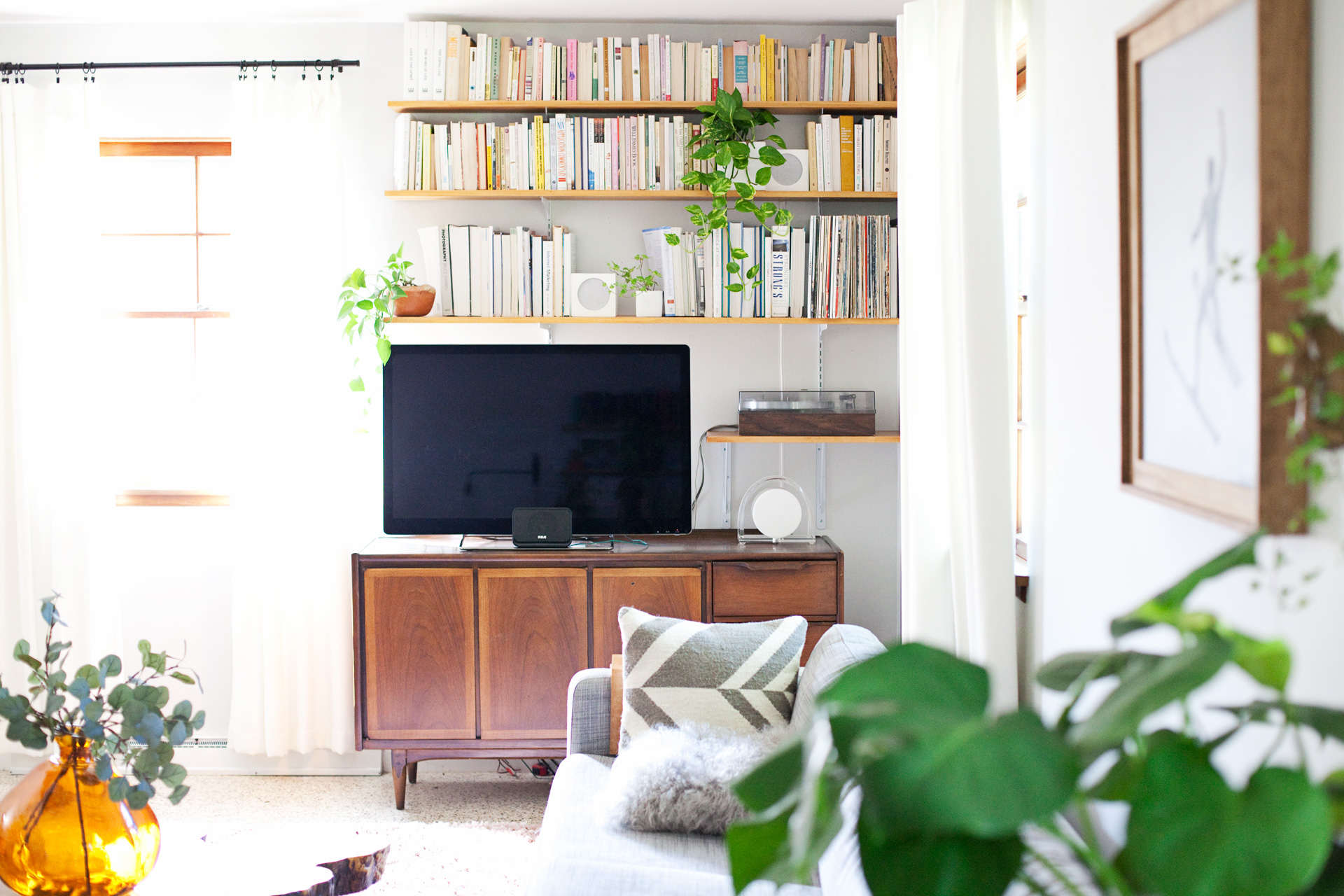 mandimakes living room